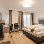 Finkenbergerhof 3*